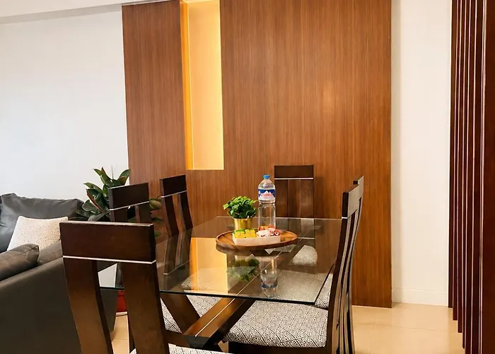 The Infinity Tower In Bgc, 2br View With Parking By Alex Aparthotel Manila