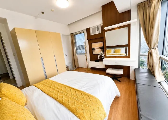 Aparthotel The Infinity Tower In Bgc, 2br View With Parking By Alex Manila
