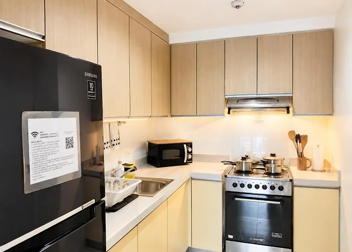 The Infinity Tower In Bgc, 2br View With Parking By Alex Aparthotel