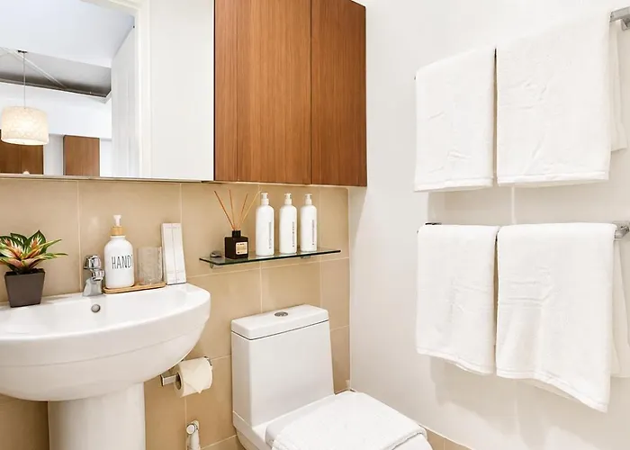 The Infinity Tower In Bgc, 2br View With Parking By Alex Manila