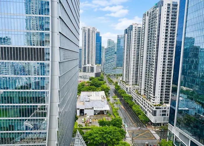 The Infinity Tower In Bgc, 2br View With Parking By Alex Aparthotel Manilla