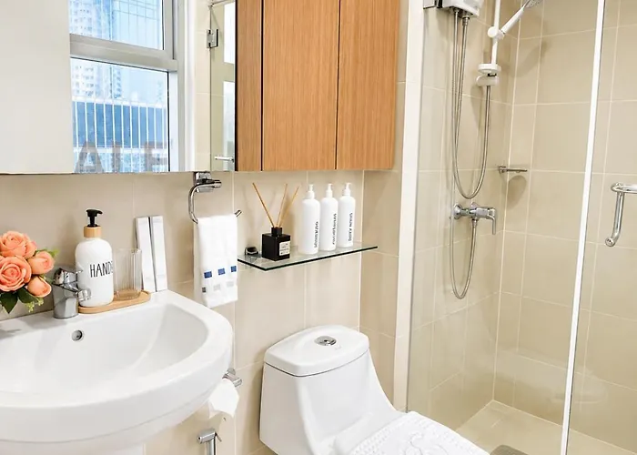 The Infinity Tower In Bgc, 2br View With Parking By Alex Aparthotel Manila